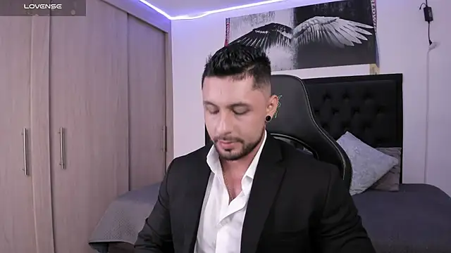 santi aesthetic online show from 10-08-25, 03:41