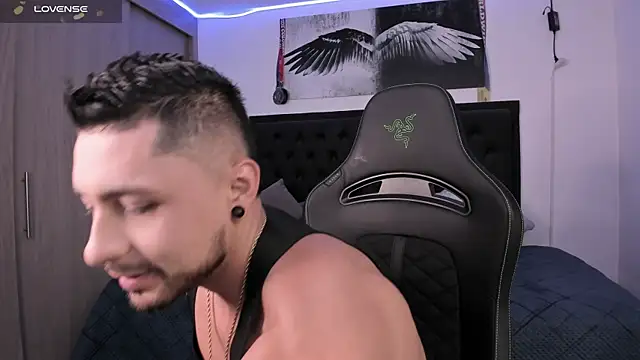 santi aesthetic online show from 09-29-25, 03:24