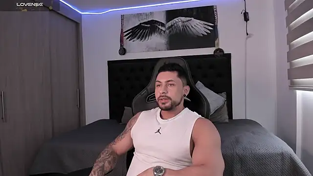 santi aesthetic online show from 11-05-25, 07:06