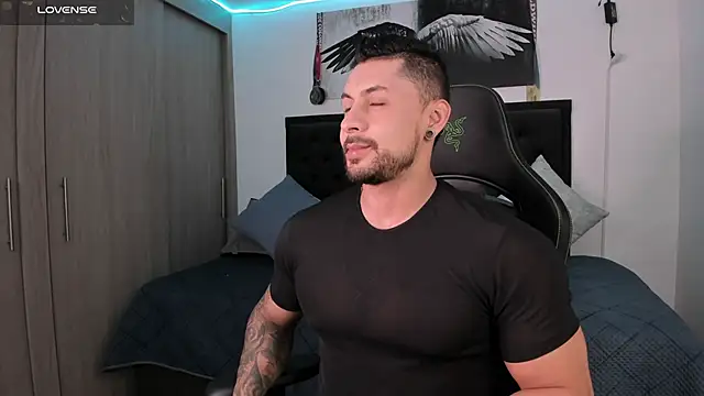 santi aesthetic online show from 09-23-25, 03:46