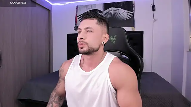 santi aesthetic online show from 10-11-25, 03:29