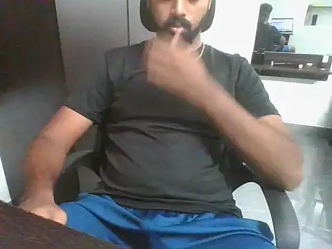 Snapshot of Periyakunji69 chatting on 09-15-25, 04:24 Periyakunji69 online show from 09-15-25, 04:24