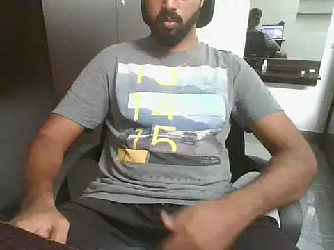 Snapshot of Periyakunji69 chatting on 10-21-25, 05:07 Periyakunji69 online show from 10-21-25, 05:07