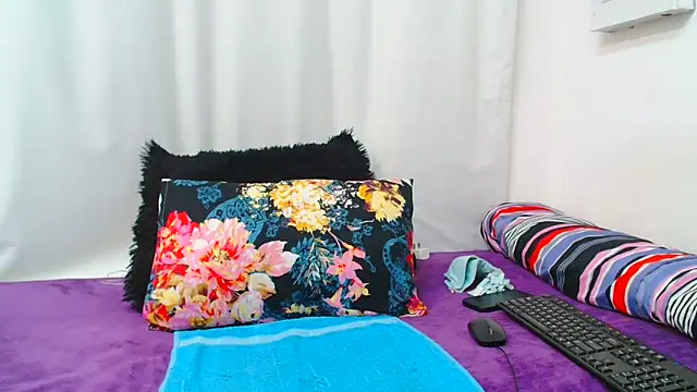 Snapshot of SMALLBOOBSXX chatting on 10-07-25, 03:35 SMALLBOOBSXX online show from 10-07-25, 03:35