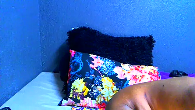 SMALLBOOBSXX online show from 06-19-26, 05:13