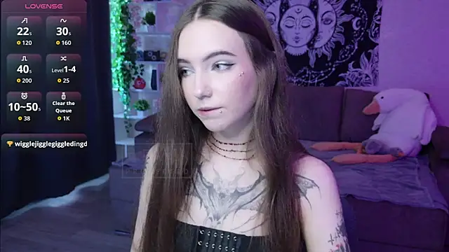 Snapshot of naugghtynikki chatting on 09-12-25, 04:56 naugghtynikki online show from 09-12-25, 04:56
