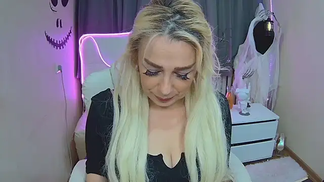 KatrinaCharm online show from 10-11-25, 12:17