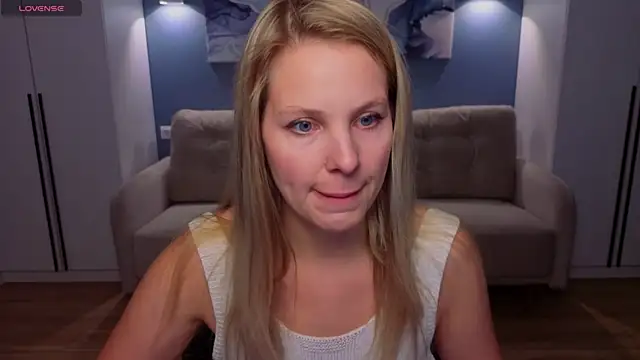 Snapshot of MelanieBennett chatting on 05-07-26, 06:17 MelanieBennett online show from 05-07-26, 06:17