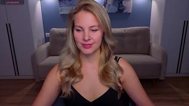 Snapshot of MelanieBennett chatting on 05-14-26, 06:21 MelanieBennett online show from 05-14-26, 06:21