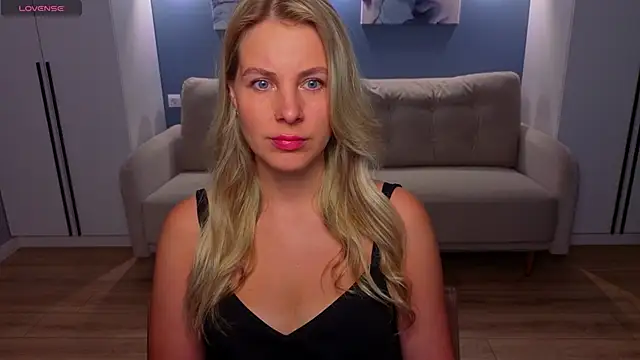 Snapshot of MelanieBennett chatting on 06-14-26, 06:58 MelanieBennett online show from 06-14-26, 06:58