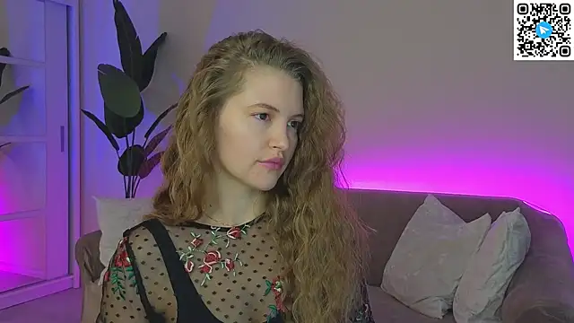 Snapshot of TesssaHart chatting on 10-14-25, 01:45 TesssaHart online show from 10-14-25, 01:45