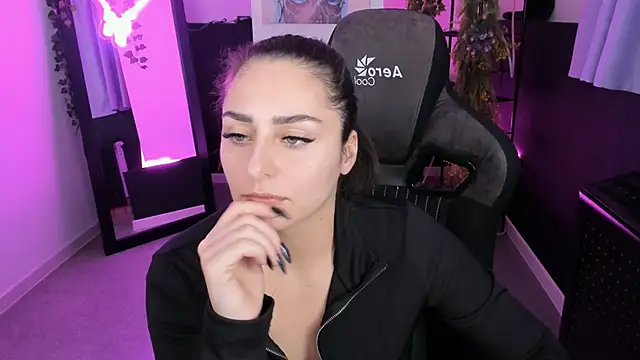 ValeriiMills online show from 11-08-25, 04:43