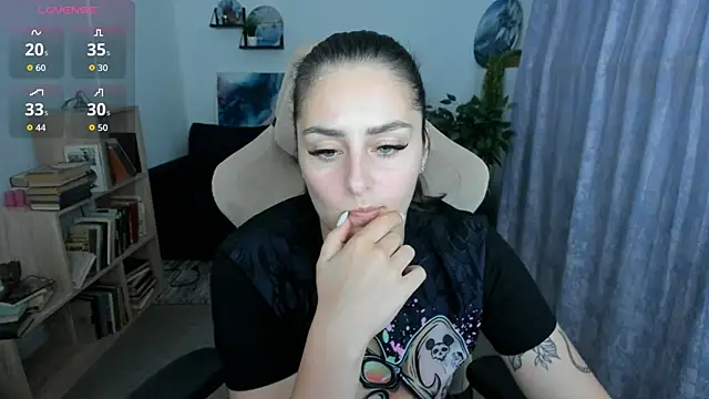 ValeriiMills online show from 05-25-26, 01:43