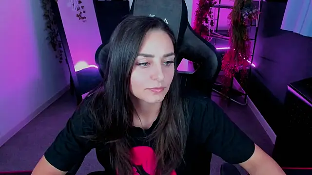 ValeriiMills online show from 10-28-25, 02:16