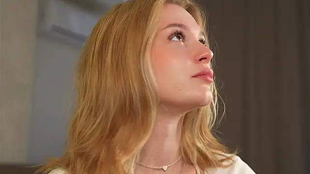 Snapshot of Cyberheart_ chatting on 10-05-25, 12:51 Cyberheart online show from 10-05-25, 12:51