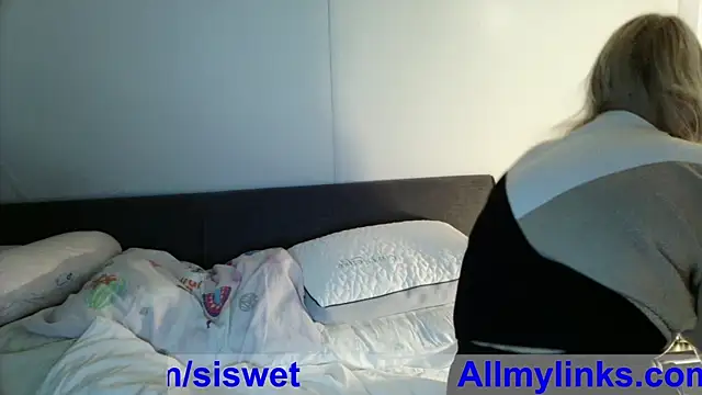 Snapshot of siswett chatting on 12-05-25, 01:10 siswett online show from 12-05-25, 01:10