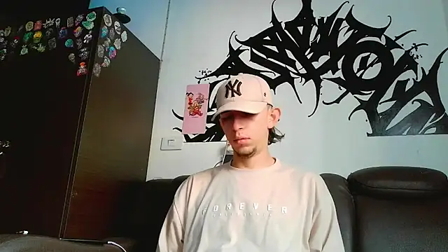 Snapshot of Chris__Jones chatting on 06-17-26, 11:42 Chris Jones online show from 06-17-26, 11:42