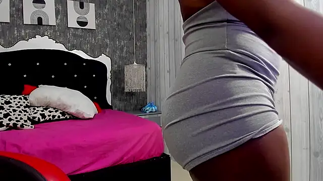 Snapshot of CloeThomm chatting on 10-31-25, 03:36 CloeThomm online show from 10-31-25, 03:36