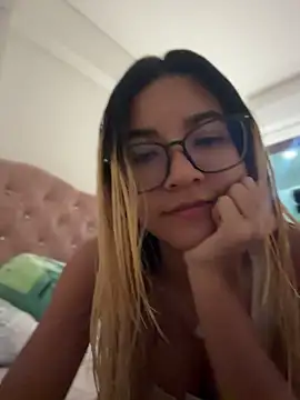Snapshot of Pretty_roxxyy chatting on 07-11-26, 02:01 Pretty roxxyy online show from 07-11-26, 02:01