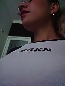 Snapshot of Pretty_roxxyy chatting on 06-27-26, 11:16 Pretty roxxyy online show from 06-27-26, 11:16