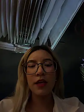 Pretty roxxyy online show from 02-11-26, 01:16