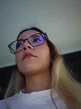 Pretty roxxyy online show from 04-12-26, 11:35