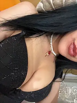 QueenLujaine online show from 05-10-26, 06:10