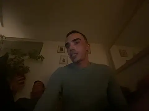 Snapshot of Chaud06_french chatting on 04-13-26, 03:10 Chaud06 french online show from 04-13-26, 03:10