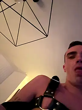 Snapshot of Chaud06_french chatting on 11-06-25, 01:42 Chaud06 french online show from 11-06-25, 01:42