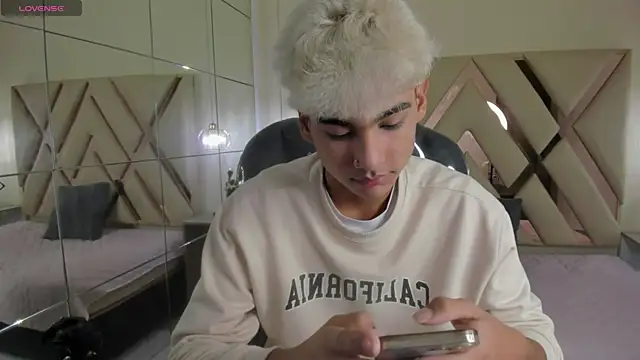 OliverTwinky online show from 09-25-25, 01:50
