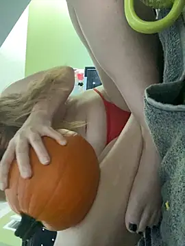 Snapshot of bankruptbabe chatting on 10-30-25, 04:48 bankruptbabe online show from 10-30-25, 04:48