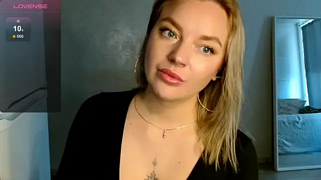 Snapshot of Eva___forever chatting on 09-26-25, 01:56 Eva   forever online show from 09-26-25, 01:56