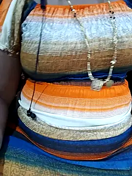 Snapshot of tamiltady chatting on 10-17-25, 05:37 tamiltady online show from 10-17-25, 05:37