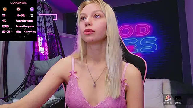 AlessiaCroft online show from 11-25-25, 05:19