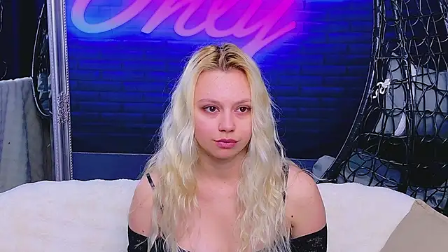 AlessiaCroft online show from 05-26-26, 03:59