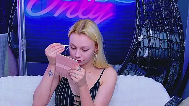 AlessiaCroft online show from 04-30-26, 04:08