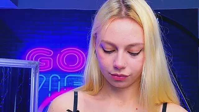 AlessiaCroft online show from 04-06-26, 04:08