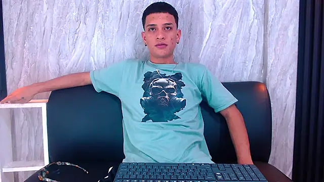 Snapshot of Matt_Ruso chatting on 09-24-25, 06:58 Matt Ruso online show from 09-24-25, 06:58