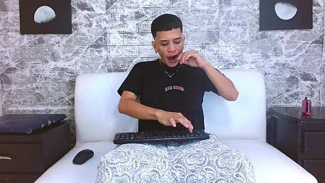 Snapshot of Matt_Ruso chatting on 10-14-25, 05:57 Matt Ruso online show from 10-14-25, 05:57