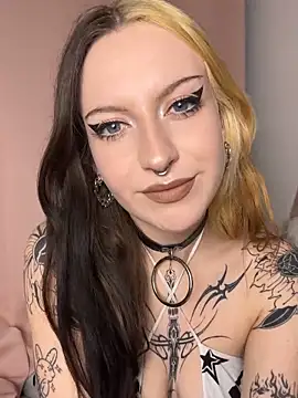 Snapshot of kittlunixx chatting on 11-14-25, 04:10 kittlunixx online show from 11-14-25, 04:10