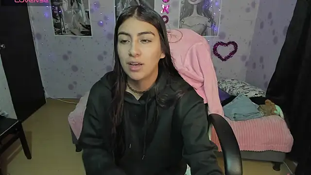 Medussa katt online show from 11-12-25, 04:16