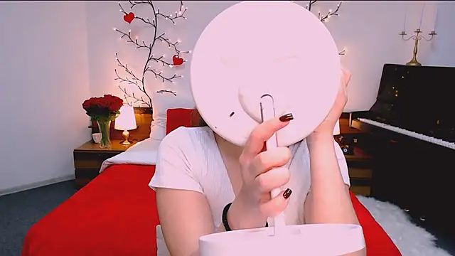 Snapshot of marshmallowee chatting on 12-16-25, 01:37 marshmallowee online show from 12-16-25, 01:37