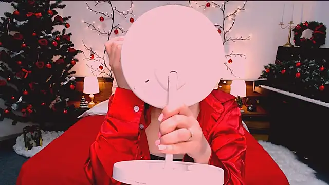 Snapshot of marshmallowee chatting on 12-17-25, 08:14 marshmallowee online show from 12-17-25, 08:14