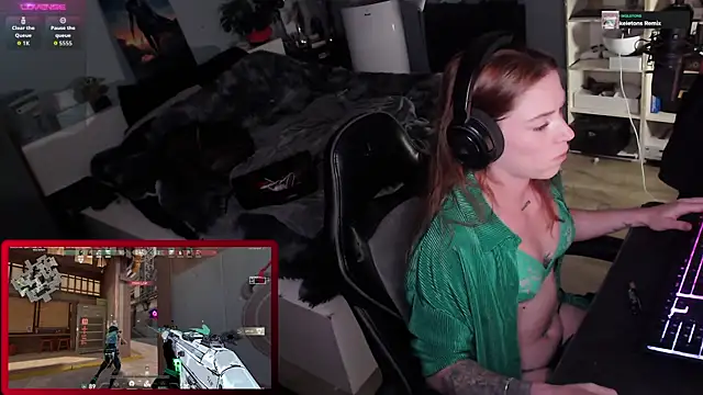 Horny Makima online show from 09-26-25, 07:59