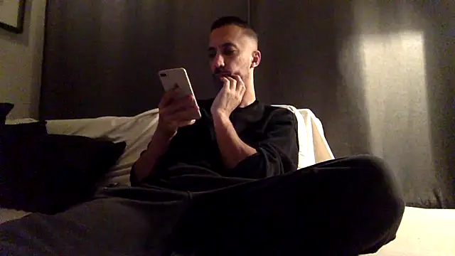 who am i x404 online show from 10-07-25, 10:00