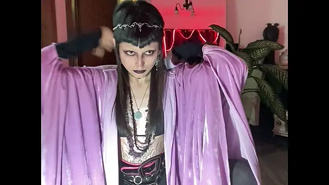 Snapshot of ELENA_UMBRA chatting on 10-15-25, 08:44 ELENA UMBRA online show from 10-15-25, 08:44