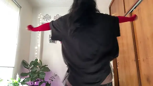 ELENA UMBRA online show from 05-19-26, 04:47