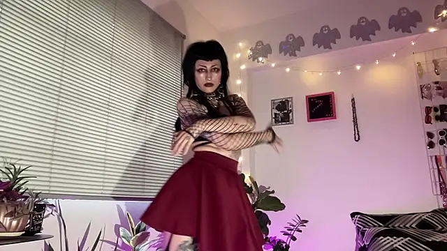 ELENA UMBRA online show from 05-13-26, 10:39