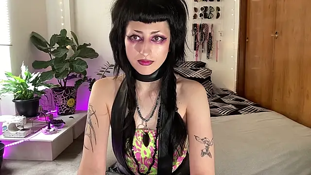 ELENA UMBRA online show from 05-20-26, 04:37