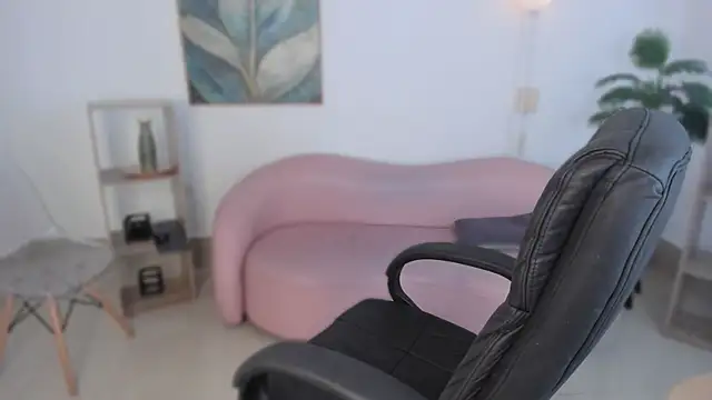 kylie soraya online show from 10-19-25, 04:10